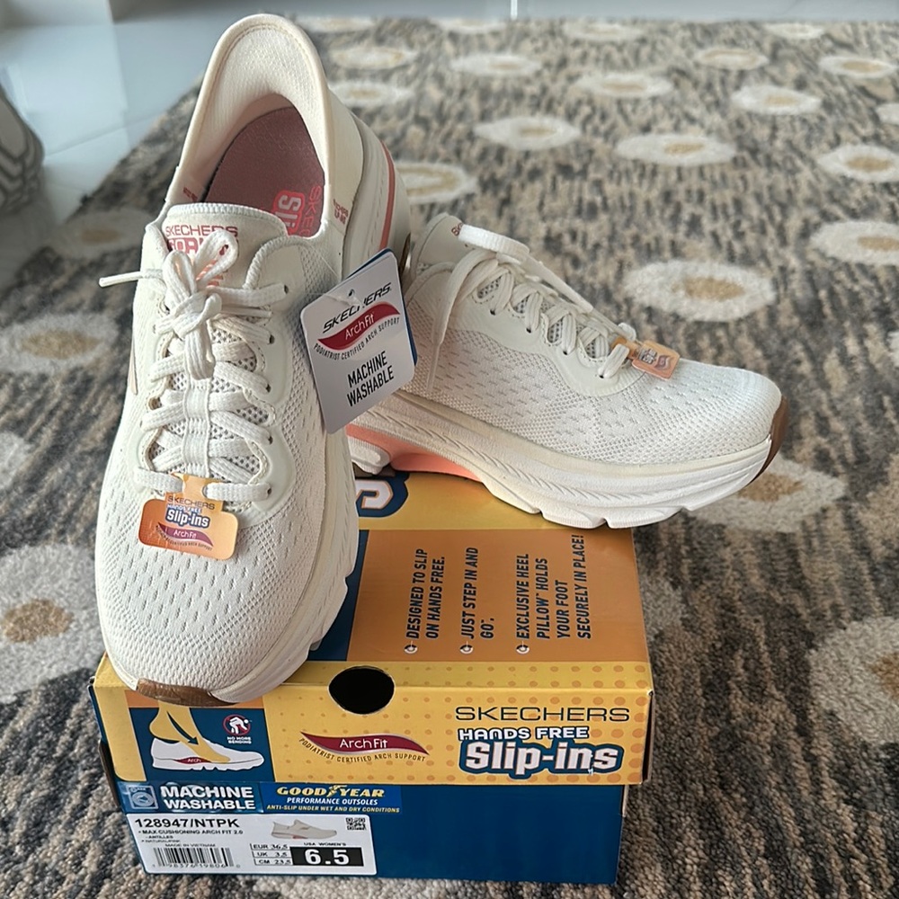 Brand New Skechers Women's Cream Slip-Ins Shoes - Arch Fit - Hands Free …